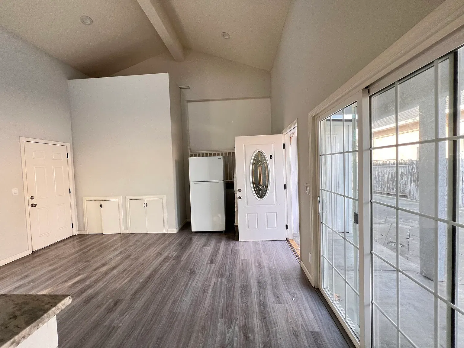 2 bed, 600 sqft, $2,400 — Photo 3