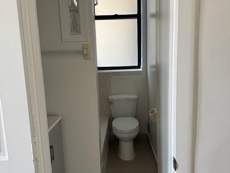 Valentine Ln — Photo 3
