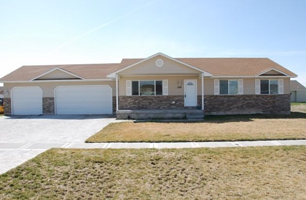 1st image of 1381 N Richland Dr