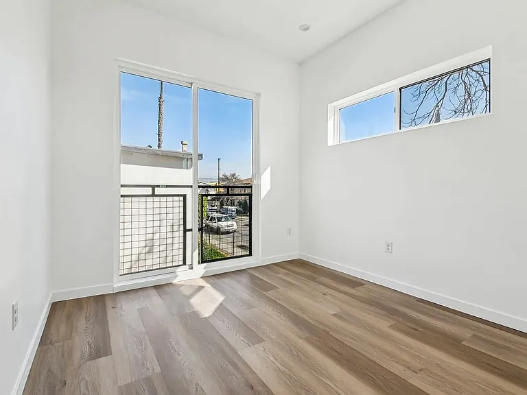 2919 S Burnside Ave #1 — Photo 7