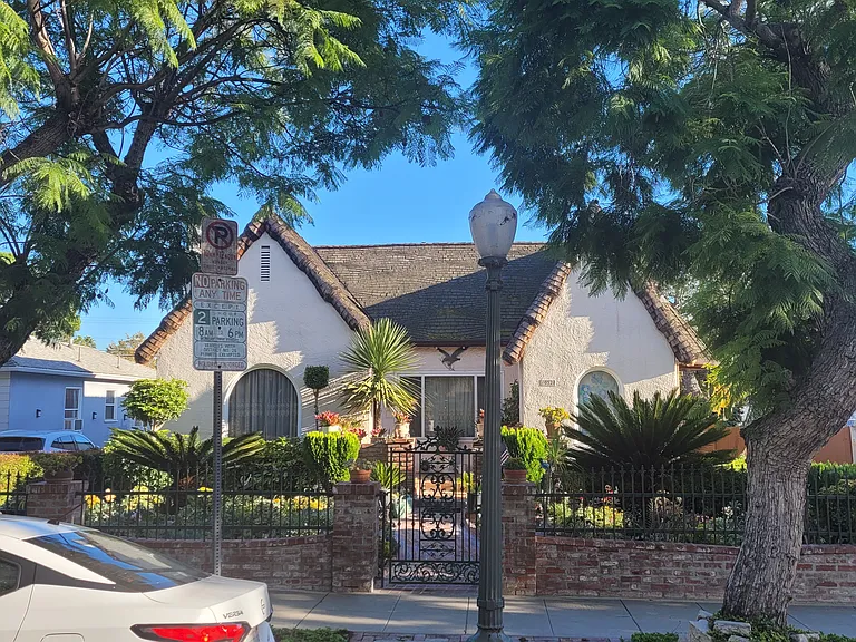 10528 Ayres Ave — Photo 11