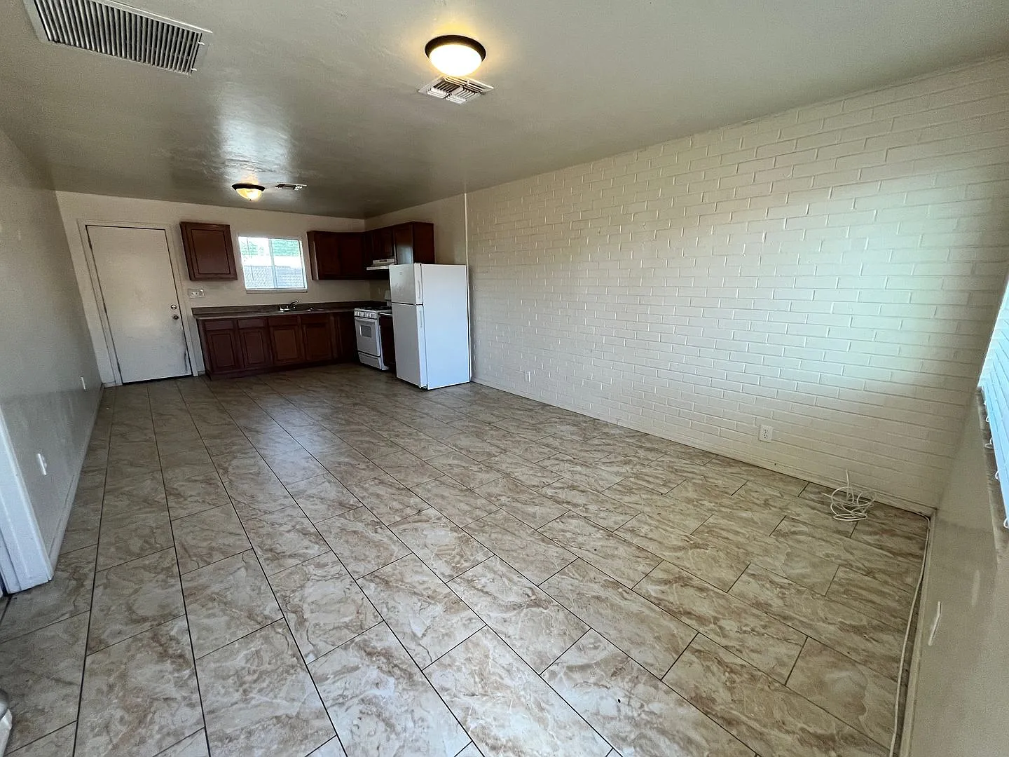 Flowing Wells Apartments — Photo 4