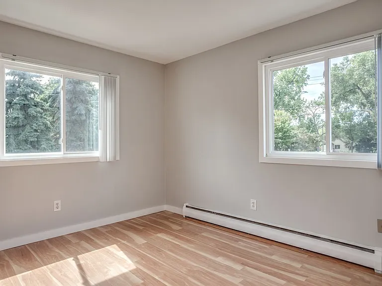 744 Polk St NE — Photo 9