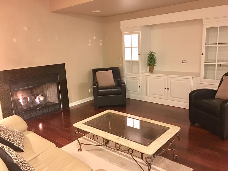 1009 Lakeside Dr — Photo 3