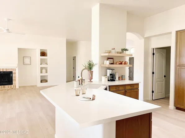 13940 N Bentwater Dr, Oro Valley, AZ 85755