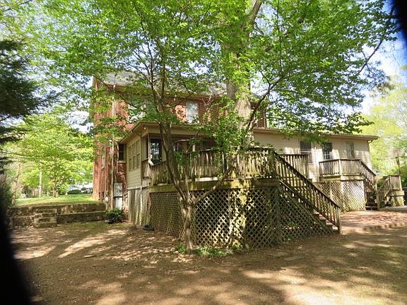 4th image of 210 Franklin St