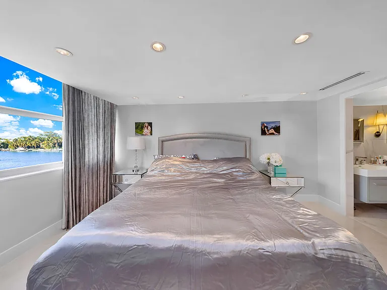 5838 Collins Ave — Photo 9