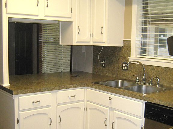 4th image of 1413 Chatsworth Dr