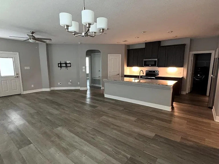 199 Kennicott Dr — Photo 4