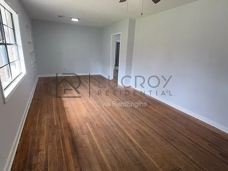 320 Lawrence Rd — Photo 2