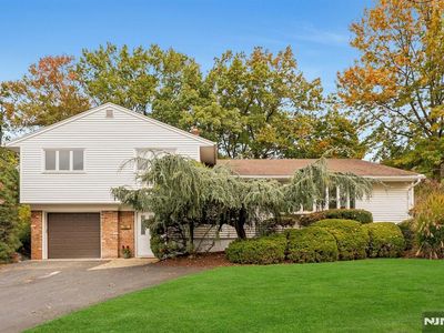 45 Longview Ct, Paramus, NJ, 07652