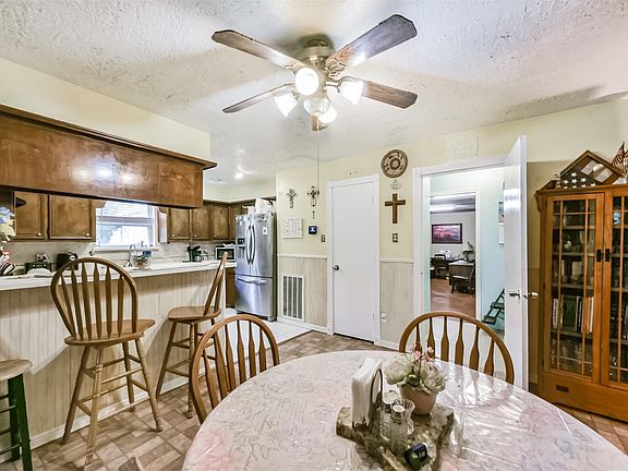 2nd image of 17041 Live Oak Cir