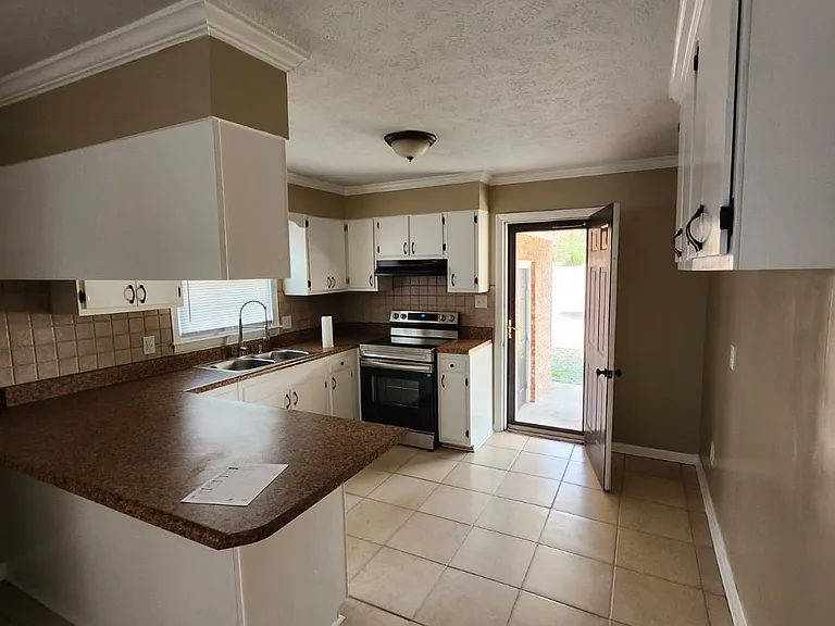 6147 Wynnwood Dr — Photo 8