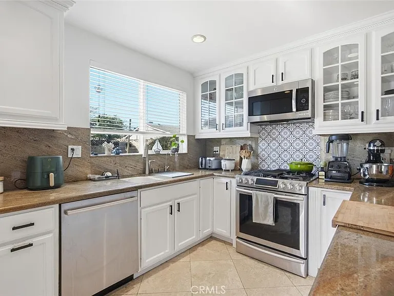 6443 Gross Ave — Photo 8