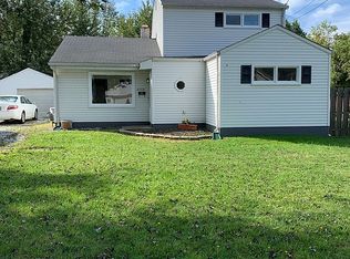 7758 Miami Rd, Mentor On The Lake, OH 44060