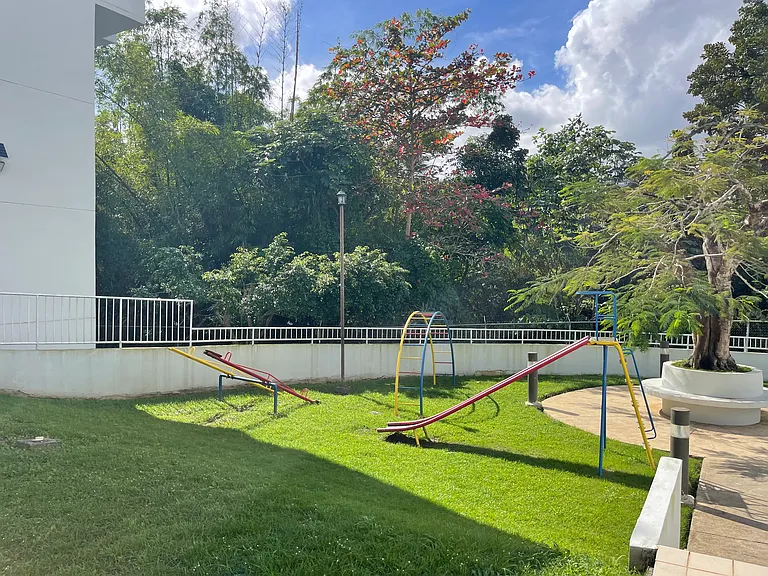100 Marginal Martinez Nadal Granada Park — Photo 19