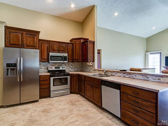 5th image of 2868 Linda Ln