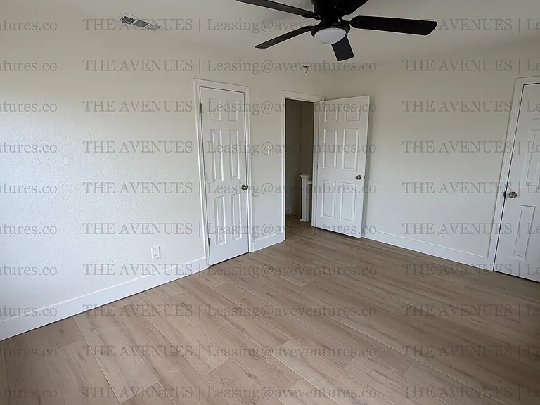 305 N Oak Cliff Blvd — Photo 8