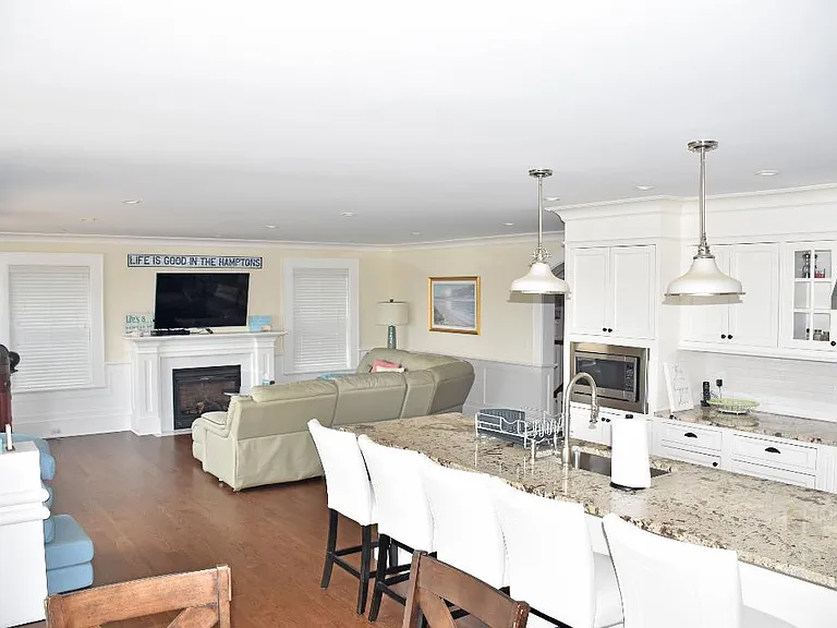 493 Dune Rd — Photo 3