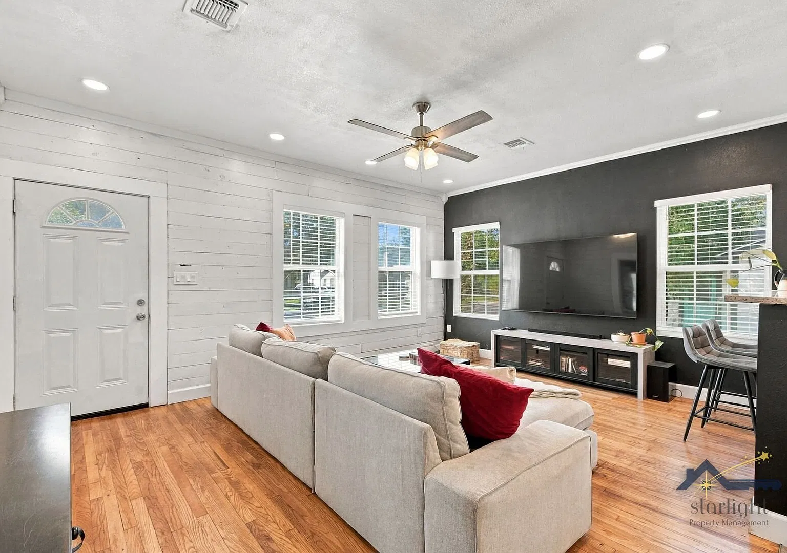 443 Haggin St — Photo 3