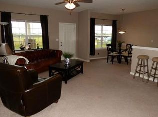 11671 S Roundtree St APT 102, Olathe, KS 66061