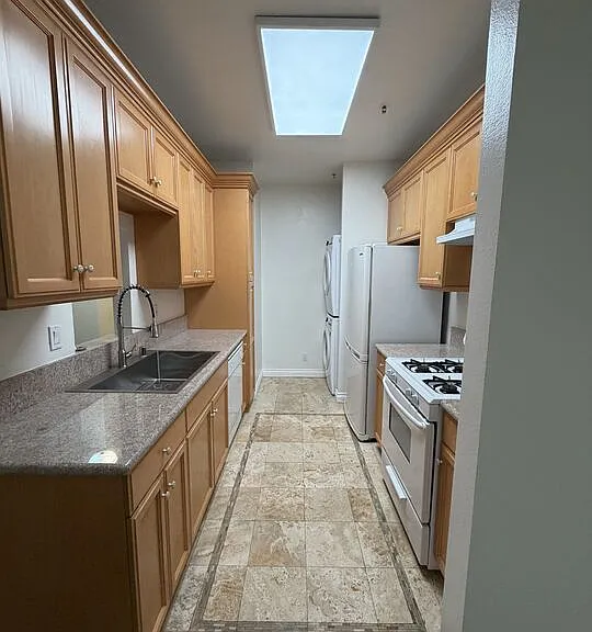87 S Allen Ave #204 — Photo 6