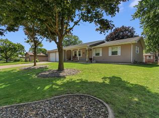 1014 Oakcrest Dr, Rantoul, IL 61866