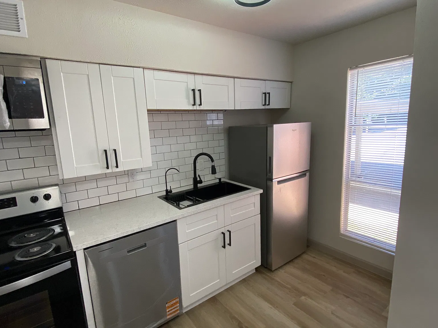 1 bed, 738 sqft, $1,800 — Photo 3