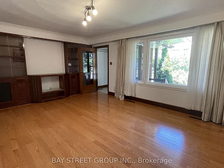 260 Moore Park Ave — Photo 4