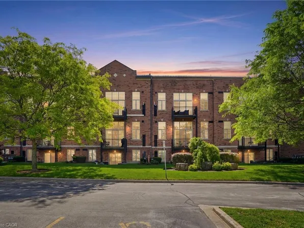 262 Dundas St E #219, Hamilton, ON L8B 1A9