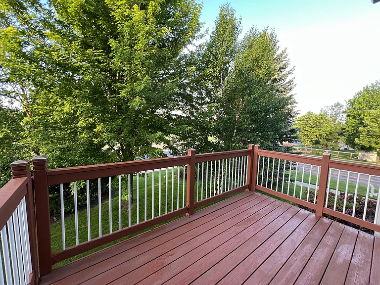 1922 Red Maple Ln — Photo 8