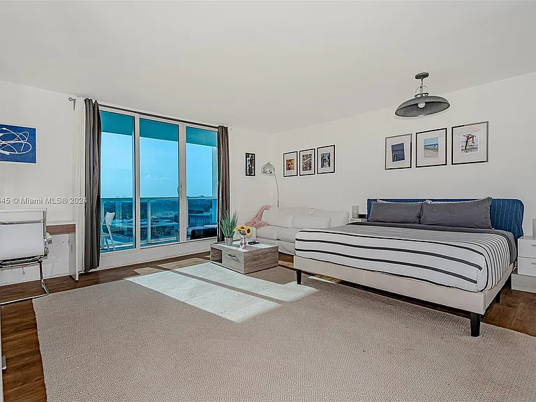 2301 Collins Ave #1230 — Photo 9
