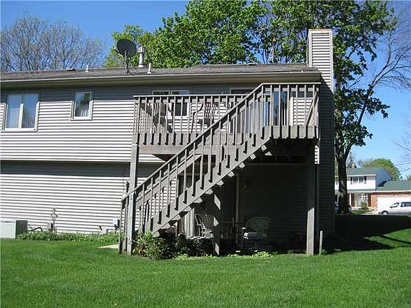 3rd image of 2947 E Crestwood Cir