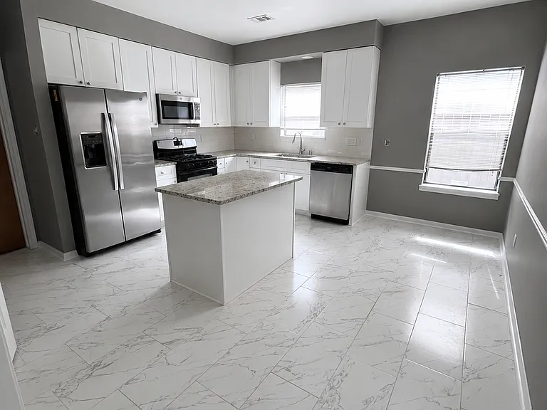 kitchen/breakfast area