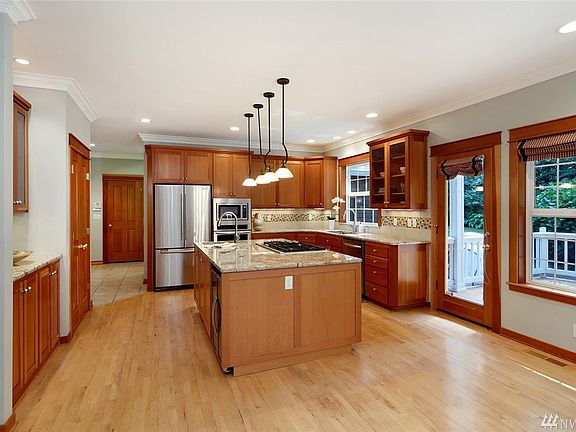 4th image of 10799 Manitou Beach Dr NE