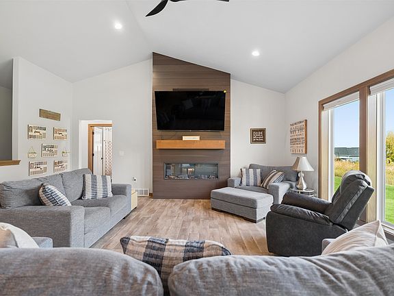 3rd image of 1575 Brayden Ln