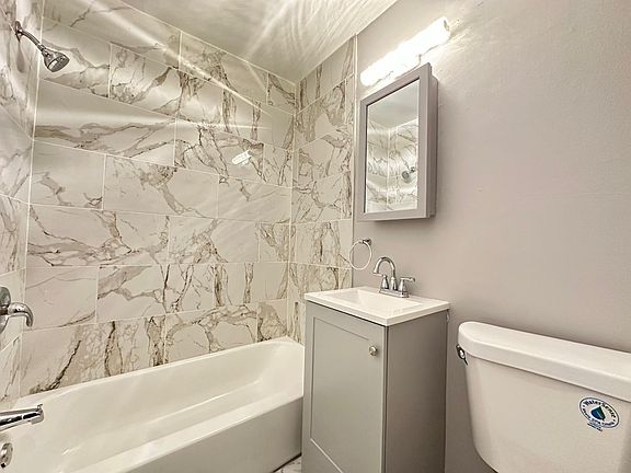 5th image of 7110 Oxford Ave #24