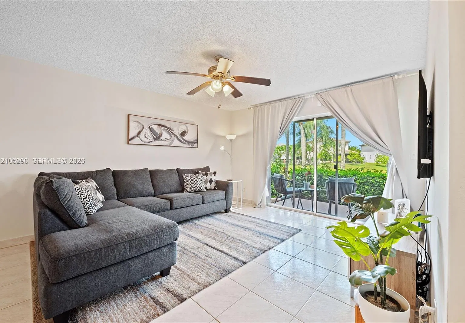 Club Quarters At Raintree — Photo 4