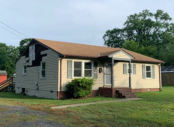 3rd image of 206 Dewey St