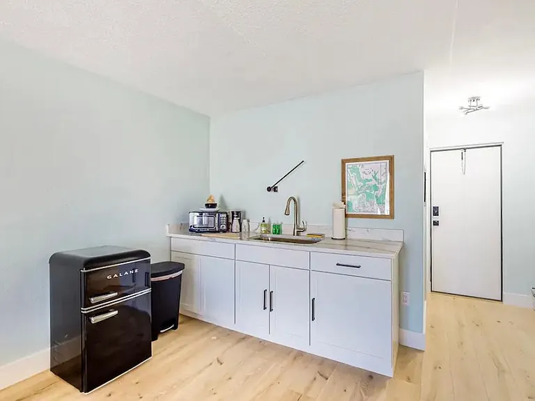 360 Capri Blvd — Photo 4