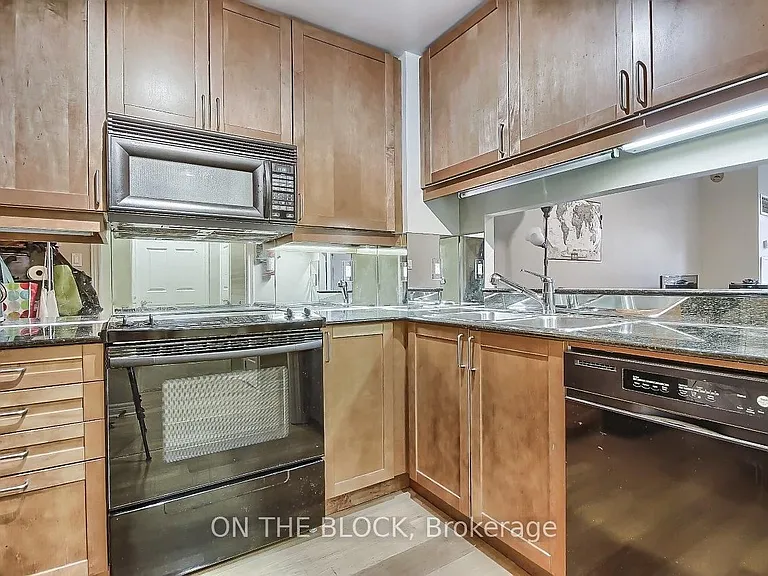 3085 Bloor St W #112 — Photo 13
