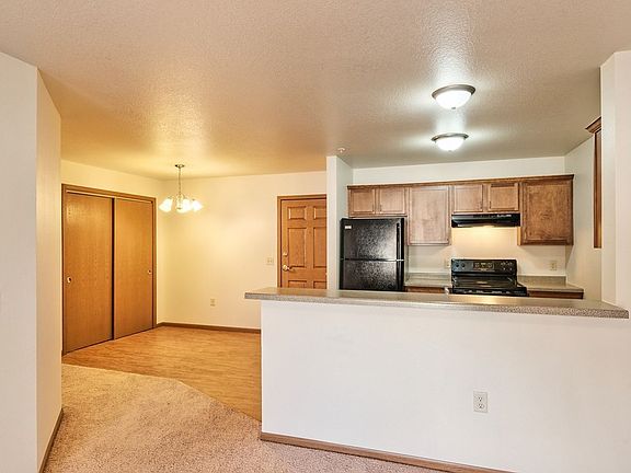 5th image of 1104 Pleasant Ave S #103