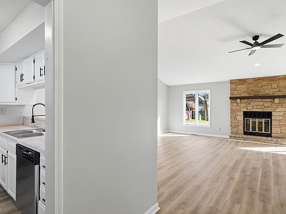 5th image of 6935 Deerbrook Ct