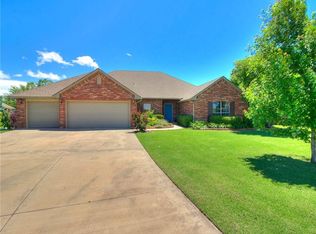 7958 Lindsay Ln, Edmond, OK 73025