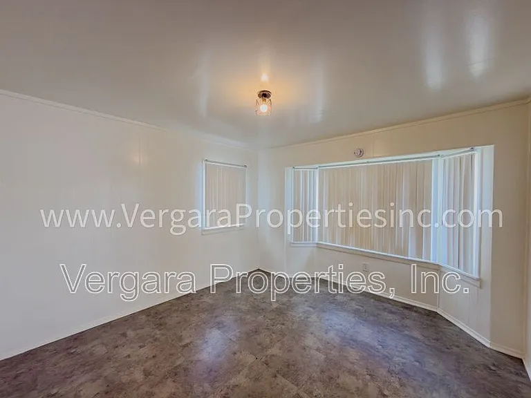 13505 S Mariposa Ave #REAR HOUSE — Photo 8