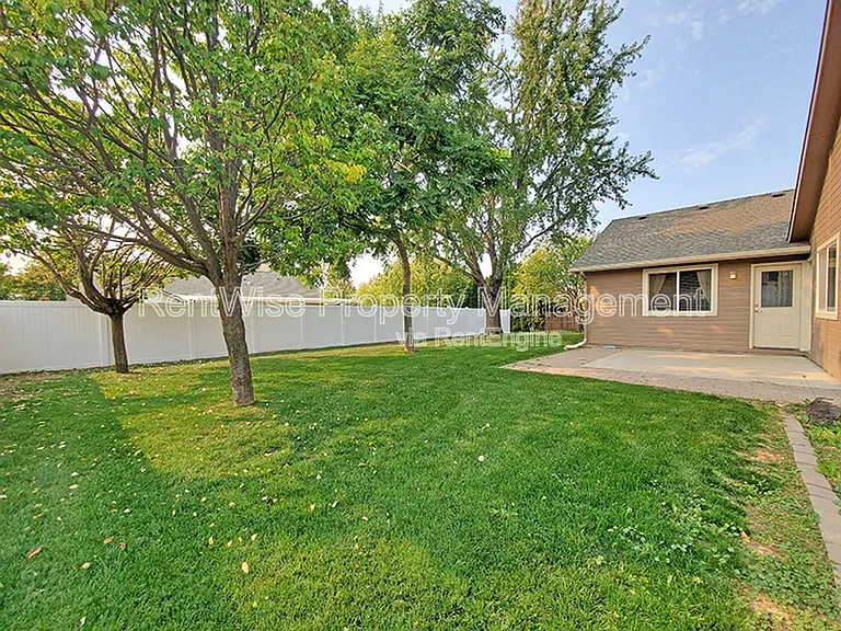 575 W Elias St — Photo 19