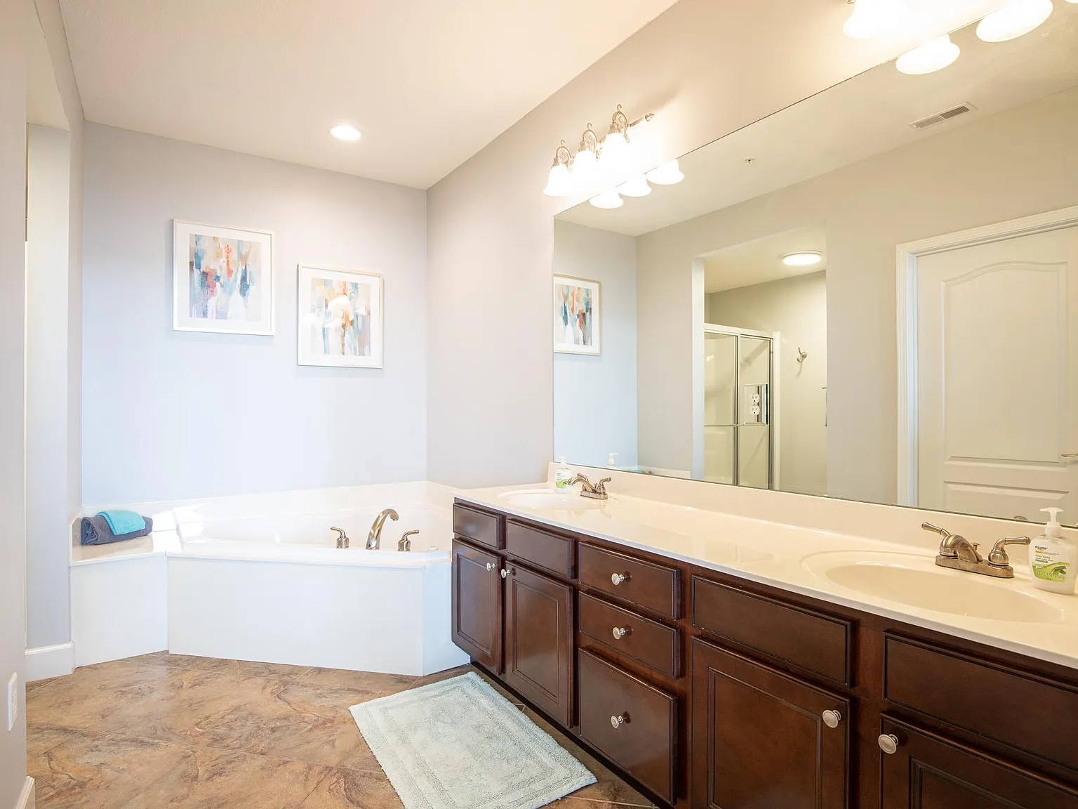 3 bed, 1760 sqft, $1,999 — Photo 4