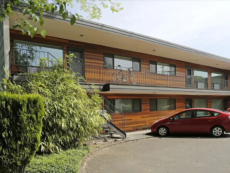 1940 SE 12th Ave — Photo 1