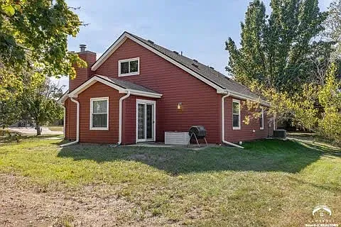 125 Sharon Dr — Photo 4