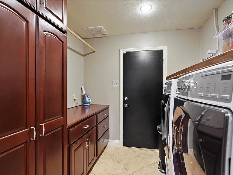 10710 Overbrook Ln — Photo 21